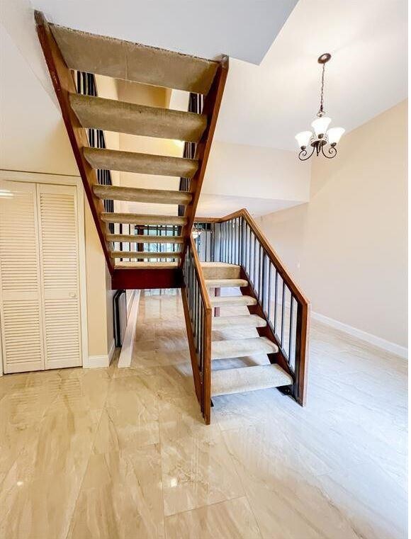 Building Photo - 10740 S Golfview Dr