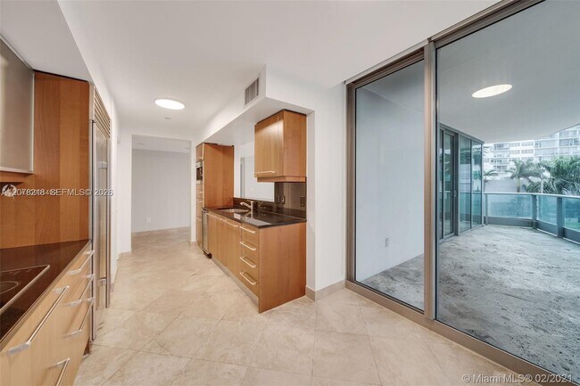 Building Photo - 1331 Brickell Bay Dr