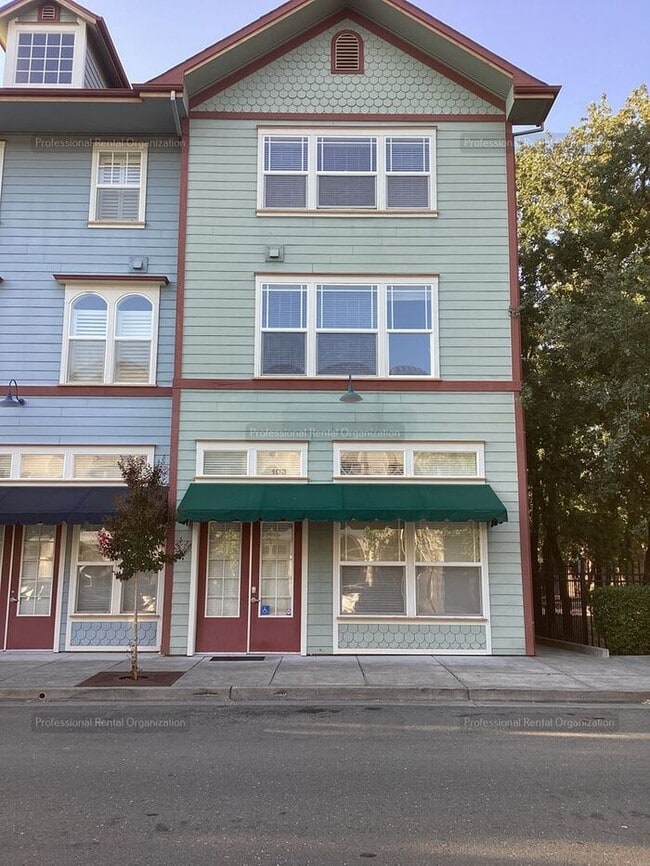 Primary Photo - Elegant-Ideally located-Windsor Green End ...