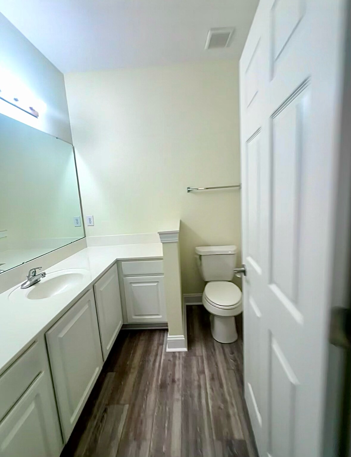 Master bathroom - 111 Fountain Pointe Ln