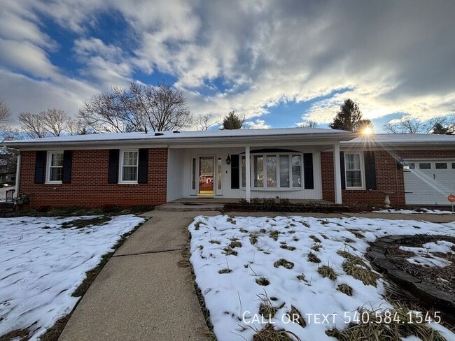 Building Photo - 136 Grimes St