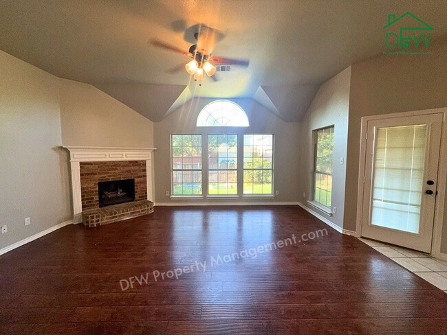 Building Photo - Spacious DeSoto 4-Bed - Fenced Yard, Fireplace, 2-Car Garage
