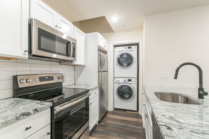 Building Photo - 1330 N 15th St