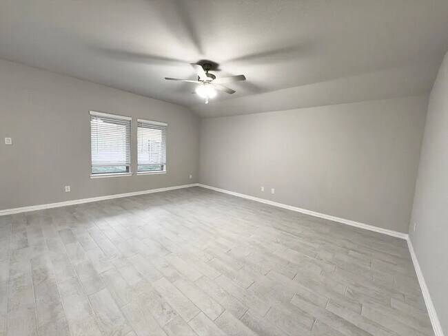 Building Photo - 3921 River Rock Ave