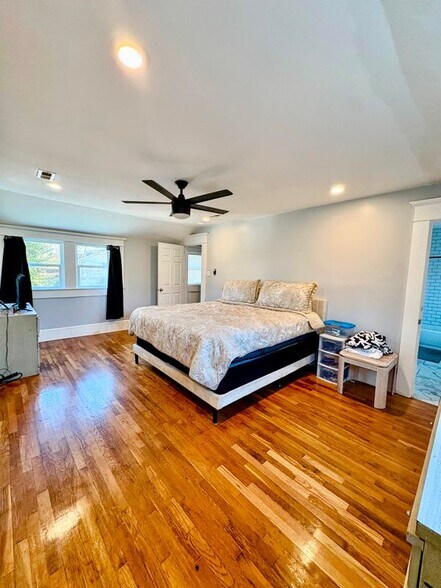 Building Photo - 7818 6th Ave S