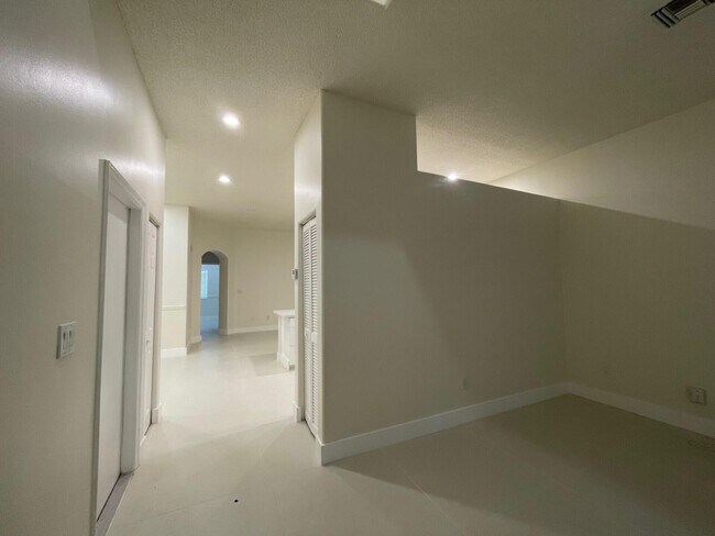 Building Photo - 1806 NW 98th Ave