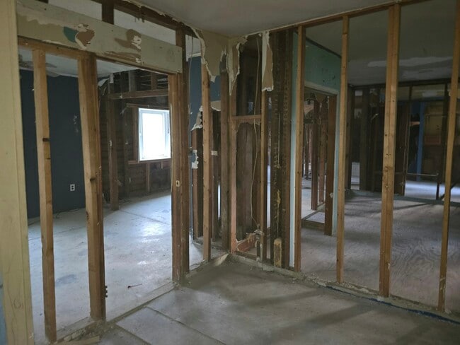 Building Photo - 728 Schirmeyer St
