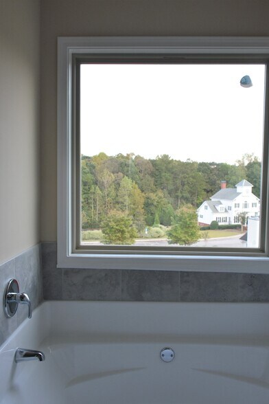 Bathtub in master - 545 Tuscan Cove