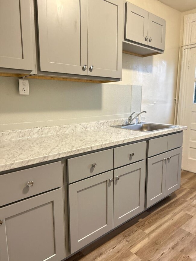 Building Photo - 1209 Wallace St