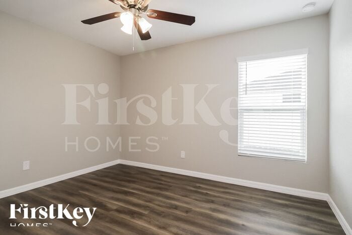 Building Photo - 235 SE 1st Terrace