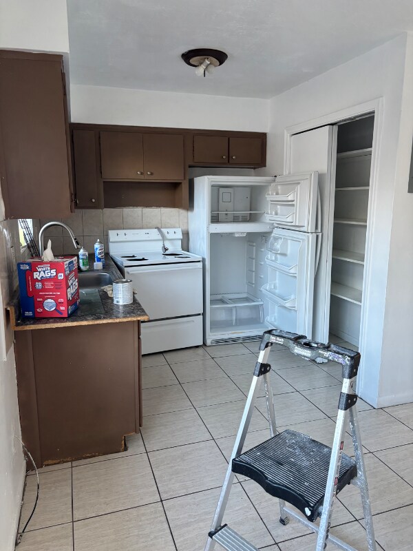 Building Photo - 5940 NW 16th Pl