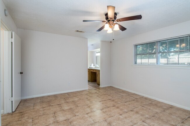 Building Photo - 1830 Baker Dr