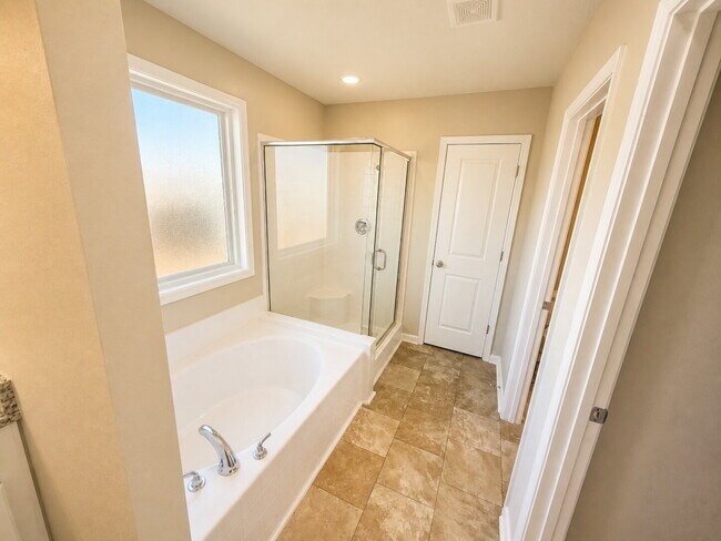 Building Photo - 721 Tanager Ln