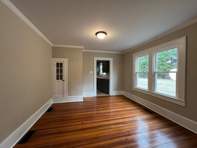 Building Photo - 400 Bradstone Dr