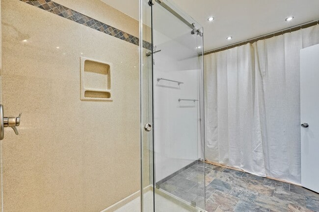 Building Photo - Welcome to this Beautifully Updated 3 Bed ...