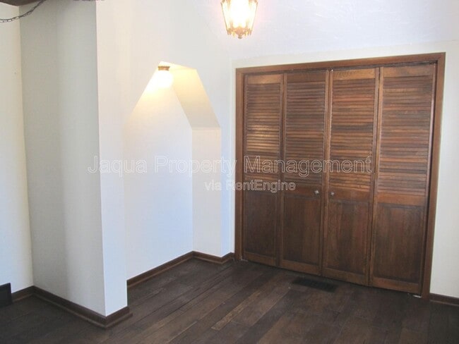 Building Photo - 6234 E V Ave