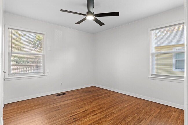 Building Photo - 3BR/1BA Home with W/D Hookups + Holiday Move-In Special $250 !!