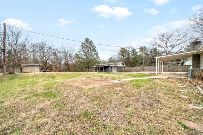 Building Photo - 3 Bedroom Pet Friendly Home For Rent!