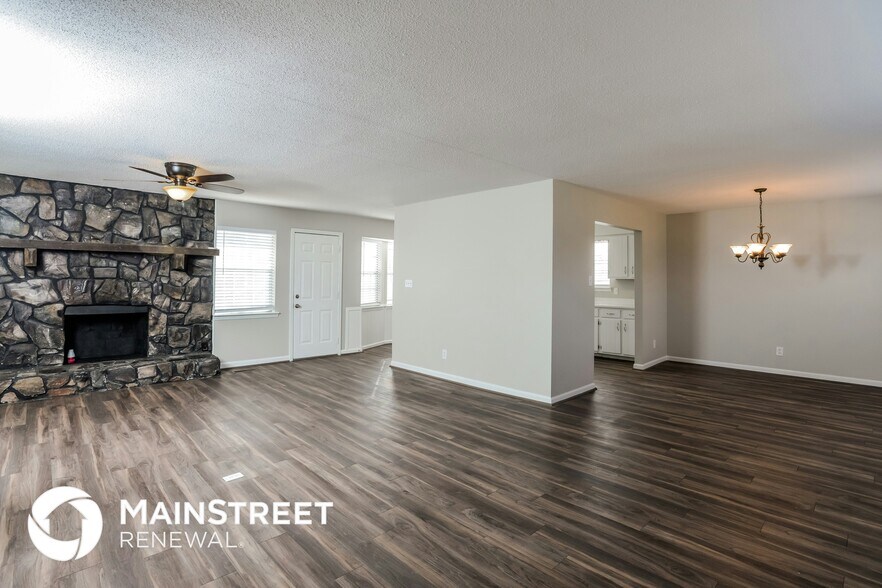 Building Photo - 1427 Edgefield Ln
