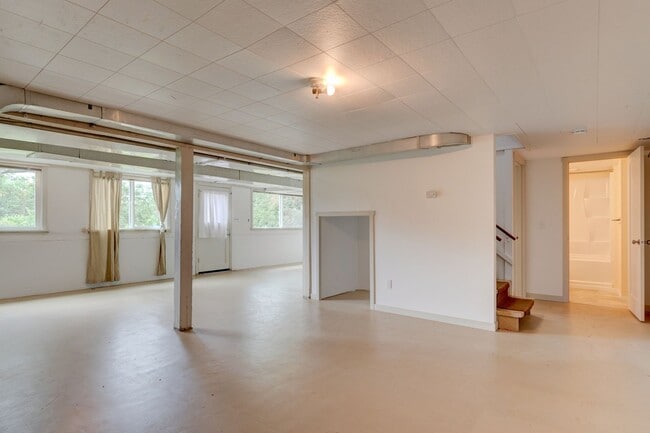 Building Photo - 3 Bedroom 2 Bath Home near Heart of Oak Ha...
