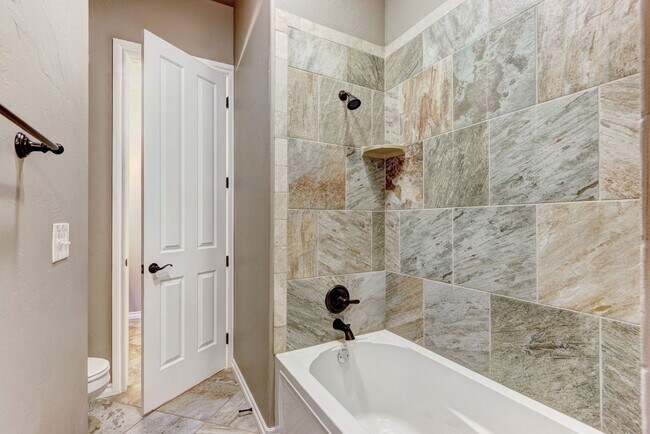 Building Photo - Luxury Living in Rosecreek – 4-Bedroom Home in Deer Creek Schools!