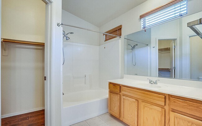 Building Photo - 2150 E Bell Rd