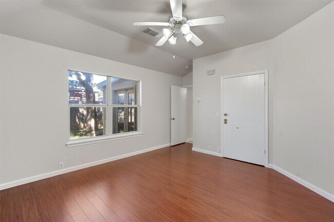 Building Photo - 902 Rocking Spur Cove