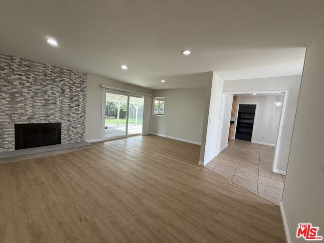 Building Photo - 20224 Kinzie St