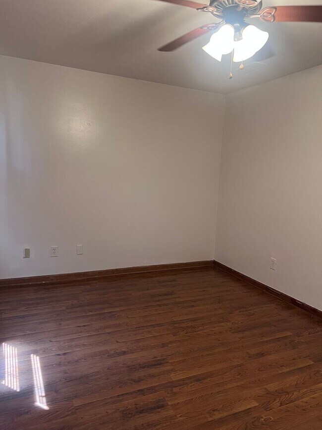 Building Photo - 2 Academy Ln