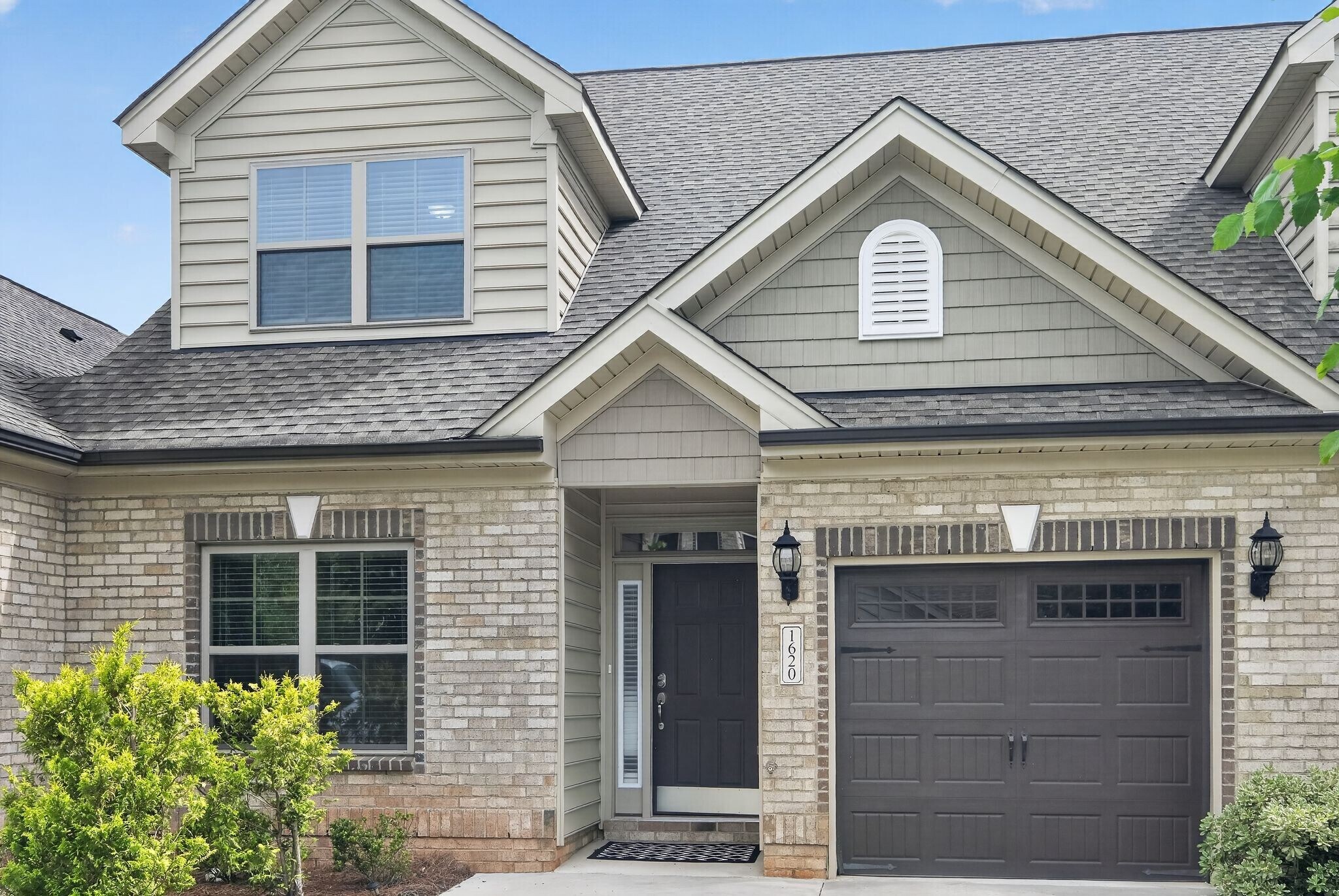 Building Photo - 1620 Cedar Hill Way