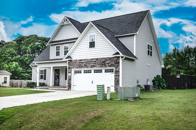 Building Photo - 204 Gillcrest Ct