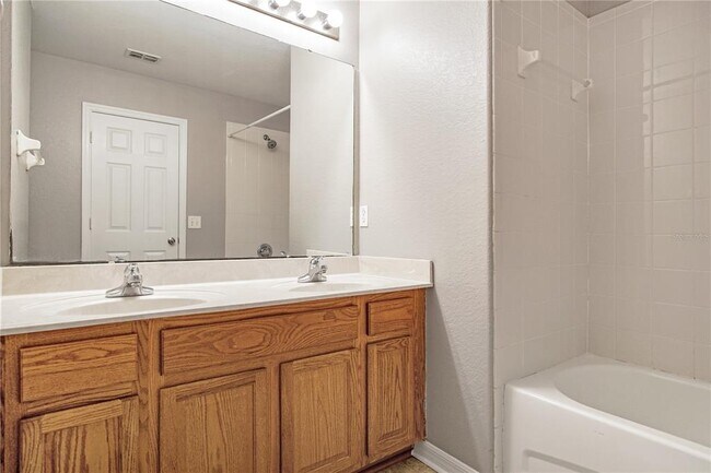 Building Photo - 1405 Vista del Lago Blvd