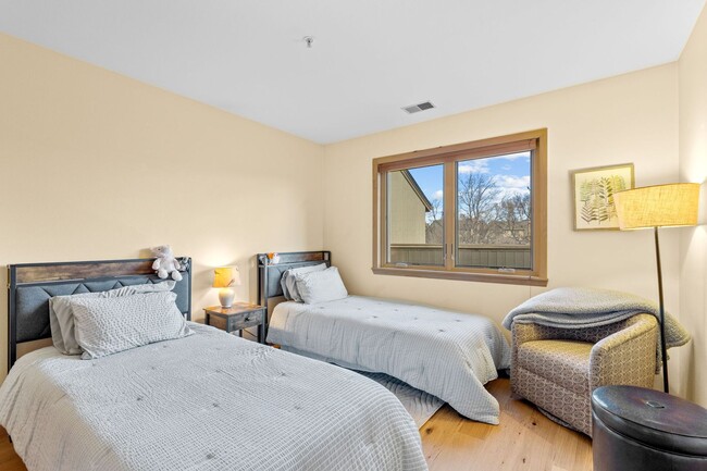 Building Photo - Flatiron View Retreat with Vaulted Ceilings & Private Balcony