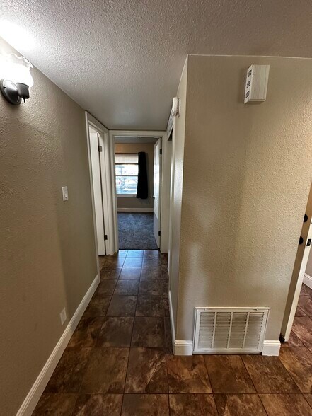 Building Photo - 3722 W Benjamin Holt Dr