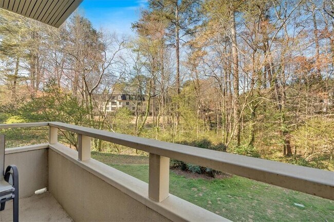 Building Photo - 25109 Plantation Dr NE