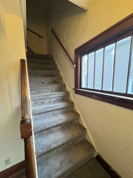 Building Photo - 58 Caledonia St NE