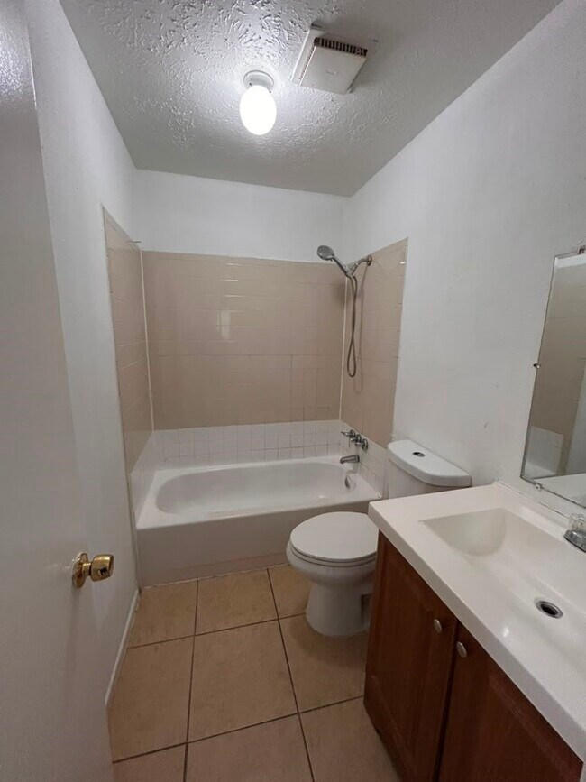 Building Photo - 6514 Summer Ridge Dr