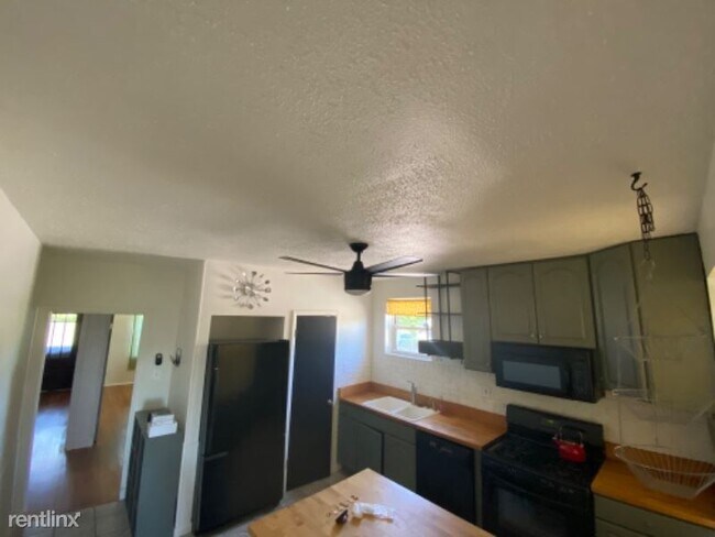 Building Photo - 2 br, 1 bath Apartment - 4963 Botanical Ave