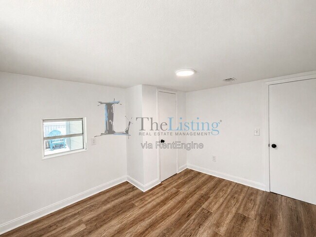 Building Photo - 2310 S Shine Ave
