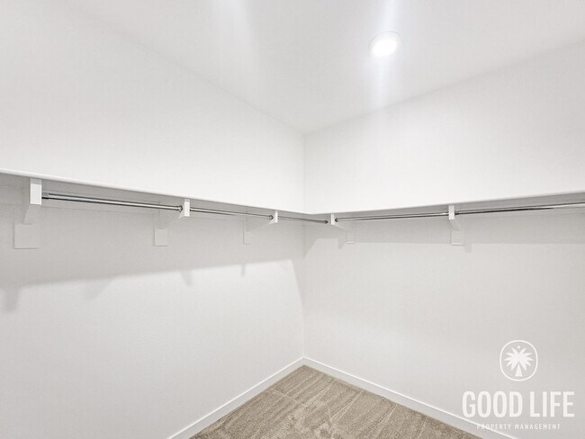 Building Photo - Beautiful 3B/3BA w/ 2 Car Garage, Washer/Dryer and Private Patio!