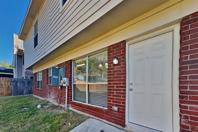 Building Photo - 19123 Oakway Dr