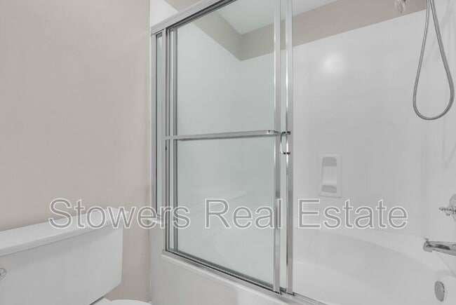 Building Photo - 424 Sutton Cir