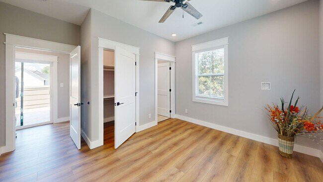 Building Photo - 5BR Townhome in Fort Sanders | Walk to UTK