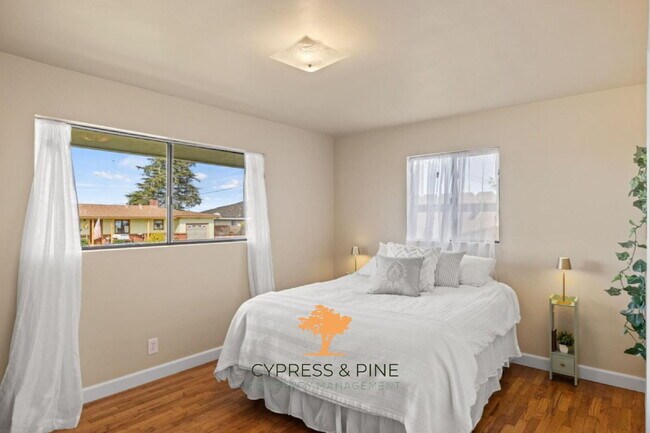 Building Photo - "Charming 3-Bedroom Coastal Retreat on Yos...