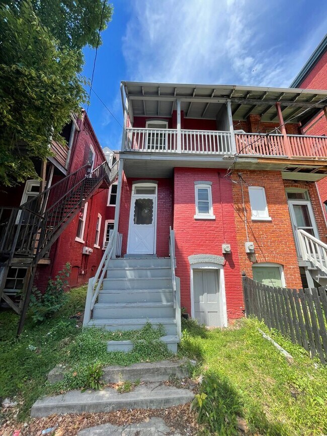 Building Photo - 642 Marietta Ave