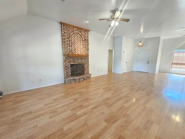 Building Photo - 7 Forest Ln
