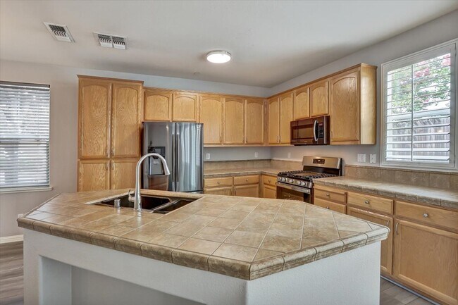 Building Photo - 683 Courtyards Loop