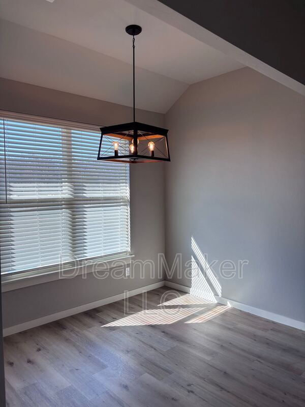 Building Photo - 3102 SE 34th St