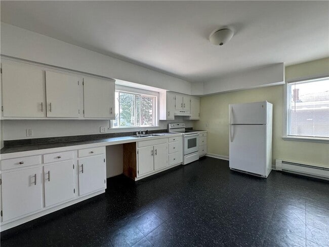 Building Photo - 2872 Pawtucket Ave
