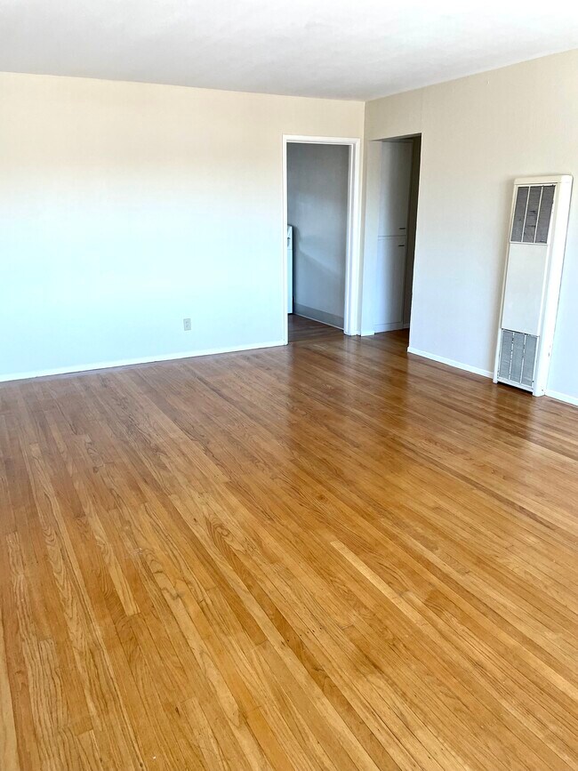 Livingroom - 2938 Brookdale Ave